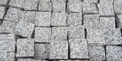 Брусчатка пилено-колотая из Суховязского гранита 